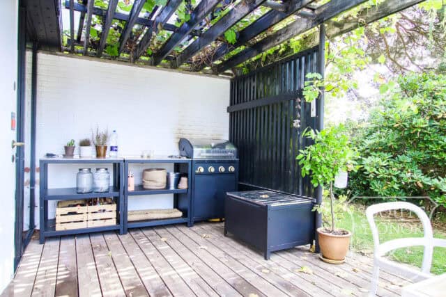 arkitekttegnet 50'erne udendørs lounge udekøkken location denmark scoutshonor 68