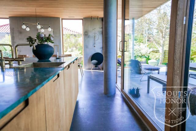arkitekttegnet villa beton moderne arkitektur interiør location denmark scoutshonor 088