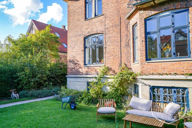 villa wooden kitchen original details garden location denmark scoutshonor 17