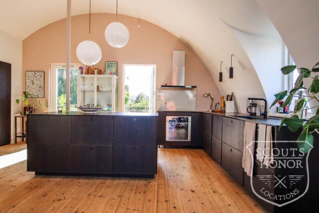 villa bindingsværk snedkerkøkken trappe i træ location denmark scoutshonor 31