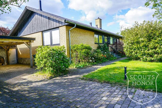 parcelhus retro 70'erne gule mursten originale detaljer location denmark scoutshonor 12