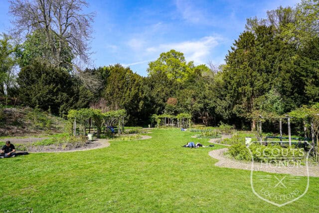 apartment boheme blue kitchen park view Østerbro location denmark scoutshonor 01