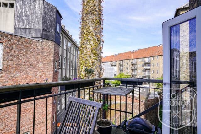 apartment boheme blue kitchen park view Østerbro location denmark scoutshonor 13