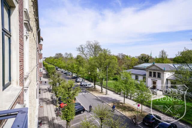 apartment boheme blue kitchen park view Østerbro location denmark scoutshonor 50