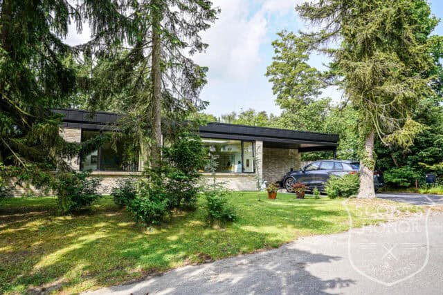 parcelhus snedkerkøkken badeværelse med udsigt stilfuld location denmark scoutshonor 03