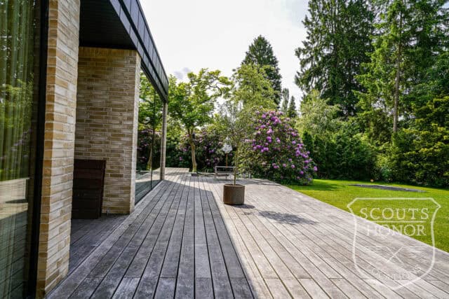 parcelhus snedkerkøkken badeværelse med udsigt stilfuld location denmark scoutshonor 20