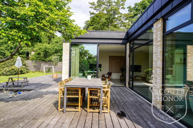 parcelhus snedkerkøkken badeværelse med udsigt stilfuld location denmark scoutshonor 22