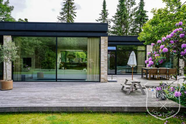 parcelhus snedkerkøkken badeværelse med udsigt stilfuld location denmark scoutshonor 23