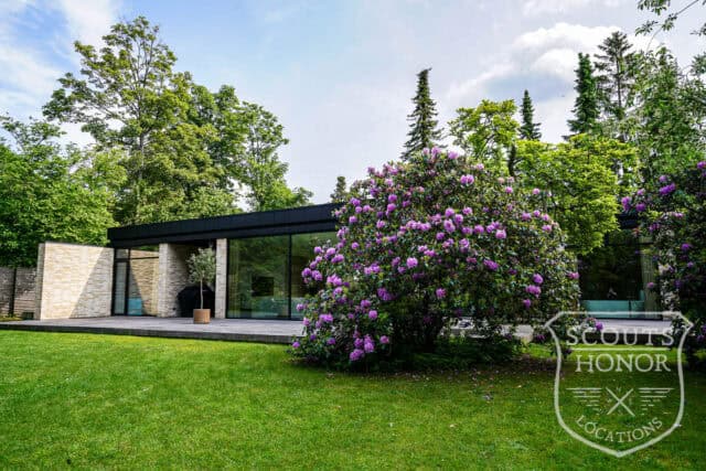 parcelhus snedkerkøkken badeværelse med udsigt stilfuld location denmark scoutshonor 24