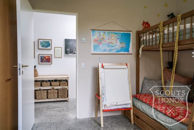 parcelhus snedkerkøkken badeværelse med udsigt stilfuld location denmark scoutshonor 31