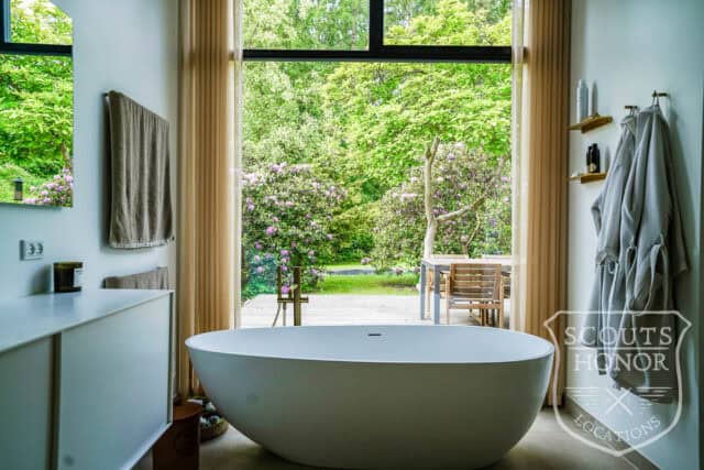 parcelhus snedkerkøkken badeværelse med udsigt stilfuld location denmark scoutshonor 37