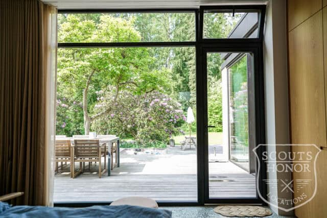 parcelhus snedkerkøkken badeværelse med udsigt stilfuld location denmark scoutshonor 41