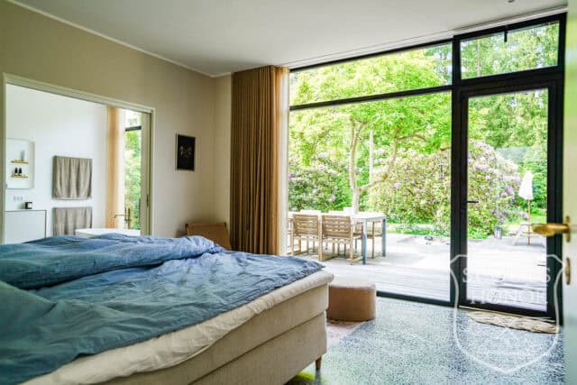 parcelhus snedkerkøkken badeværelse med udsigt stilfuld location denmark scoutshonor 45