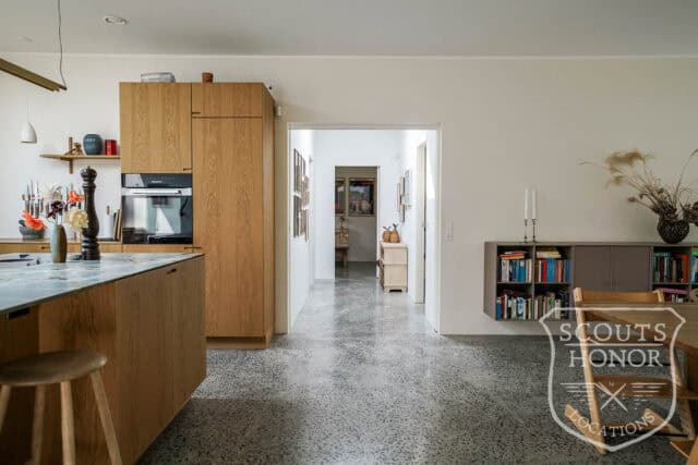 parcelhus snedkerkøkken badeværelse med udsigt stilfuld location denmark scoutshonor 46