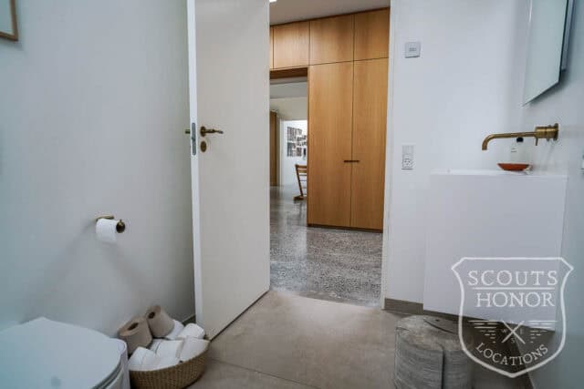 parcelhus snedkerkøkken badeværelse med udsigt stilfuld location denmark scoutshonor 50