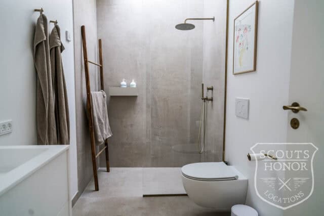 parcelhus snedkerkøkken badeværelse med udsigt stilfuld location denmark scoutshonor 51