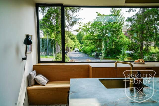 parcelhus snedkerkøkken badeværelse med udsigt stilfuld location denmark scoutshonor 62