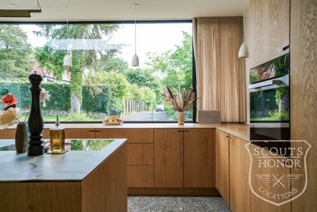 parcelhus snedkerkøkken badeværelse med udsigt stilfuld location denmark scoutshonor 65