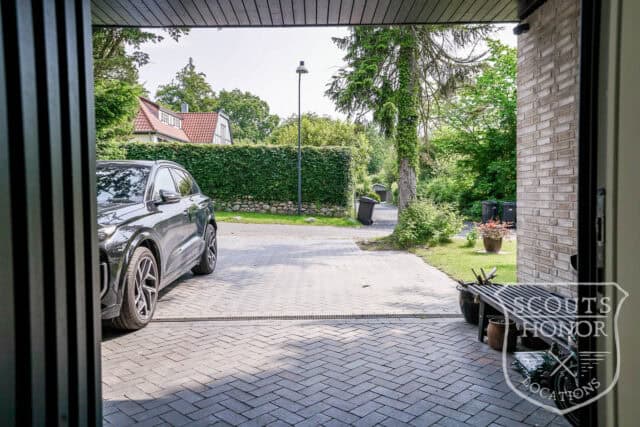 parcelhus snedkerkøkken badeværelse med udsigt stilfuld location denmark scoutshonor 75