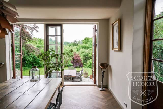 funkisvilla udendørs lounge snedkerkøkken stylish location denmark scoutshonor 40