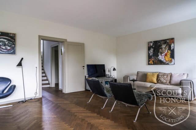 funkisvilla udendørs lounge snedkerkøkken stylish location denmark scoutshonor 43