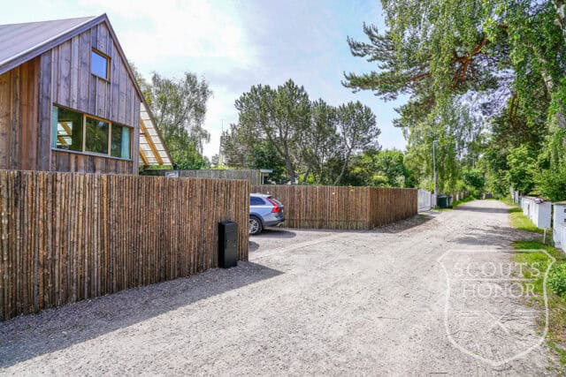 villa modern arkitektur skåne träbeklädnad grönt kök location sweden scoutshonor 001