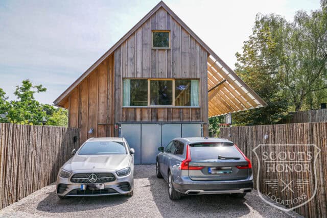 villa modern arkitektur skåne träbeklädnad grönt kök location sweden scoutshonor 004