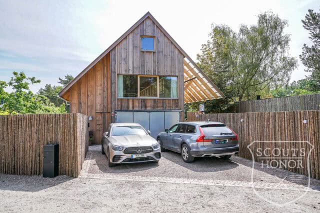 villa modern arkitektur skåne träbeklädnad grönt kök location sweden scoutshonor 006