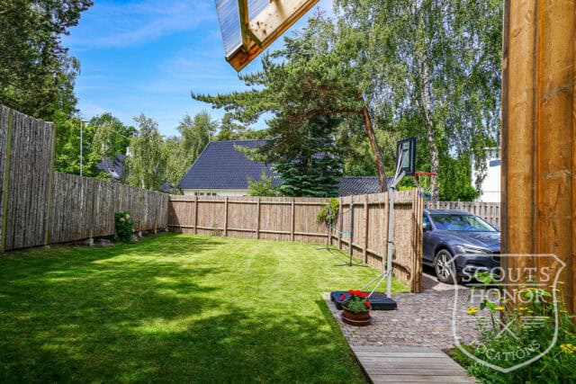 villa modern arkitektur skåne träbeklädnad grönt kök location sweden scoutshonor 008