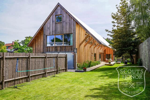 villa modern arkitektur skåne träbeklädnad grönt kök location sweden scoutshonor 010