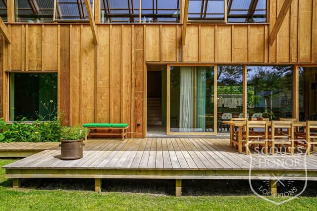 villa modern arkitektur skåne träbeklädnad grönt kök location sweden scoutshonor 013