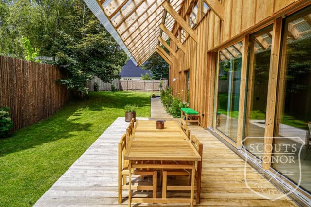 villa modern arkitektur skåne träbeklädnad grönt kök location sweden scoutshonor 014