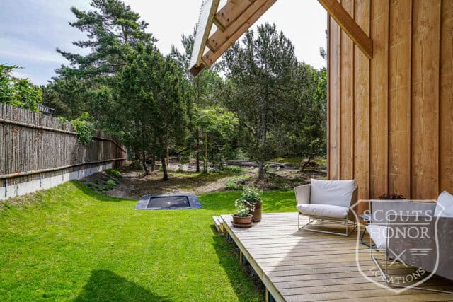 villa modern arkitektur skåne träbeklädnad grönt kök location sweden scoutshonor 020