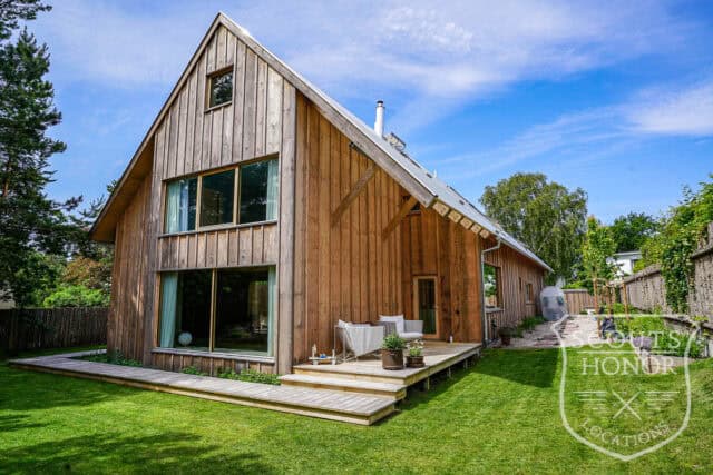 villa modern arkitektur skåne träbeklädnad grönt kök location sweden scoutshonor 023