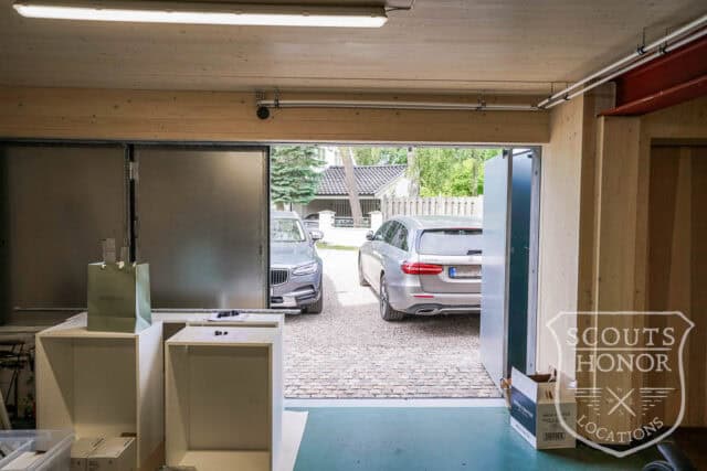 villa modern arkitektur skåne träbeklädnad grönt kök location sweden scoutshonor 028