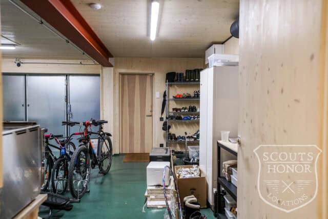 villa modern arkitektur skåne träbeklädnad grönt kök location sweden scoutshonor 031