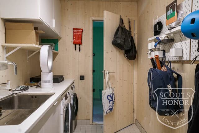 villa modern arkitektur skåne träbeklädnad grönt kök location sweden scoutshonor 032