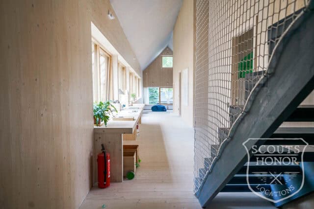 villa modern arkitektur skåne träbeklädnad grönt kök location sweden scoutshonor 036