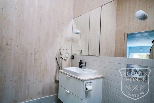 villa modern arkitektur skåne träbeklädnad grönt kök location sweden scoutshonor 037