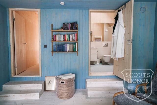 villa modern arkitektur skåne träbeklädnad grönt kök location sweden scoutshonor 040