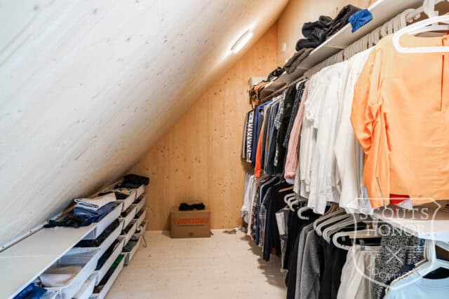 villa modern arkitektur skåne träbeklädnad grönt kök location sweden scoutshonor 041