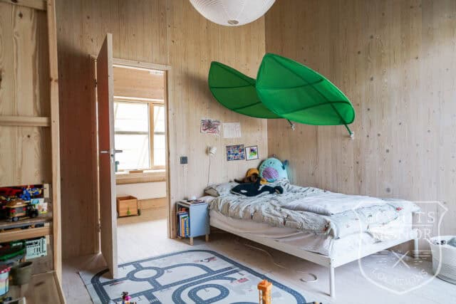 villa modern arkitektur skåne träbeklädnad grönt kök location sweden scoutshonor 048