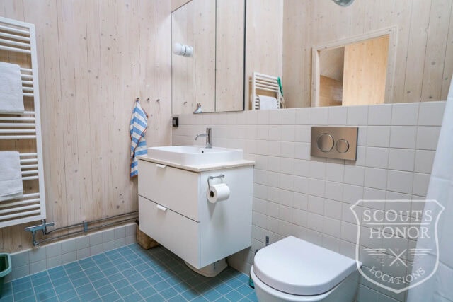 villa modern arkitektur skåne träbeklädnad grönt kök location sweden scoutshonor 052