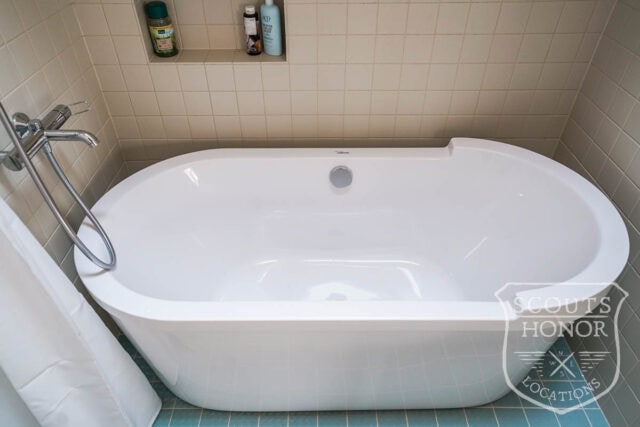 villa modern arkitektur skåne träbeklädnad grönt kök location sweden scoutshonor 053