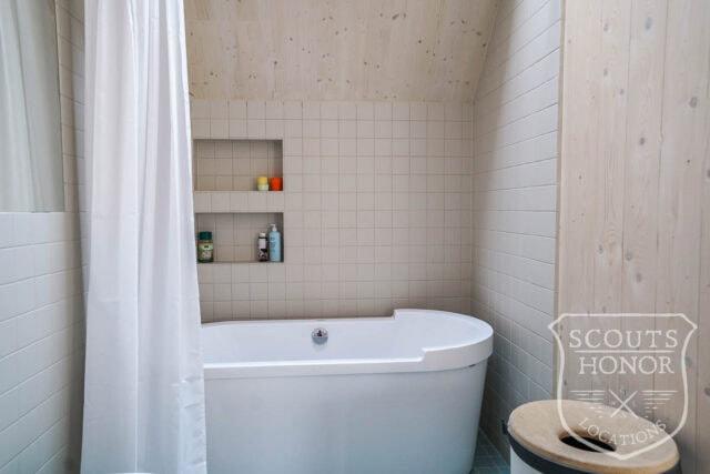 villa modern arkitektur skåne träbeklädnad grönt kök location sweden scoutshonor 054