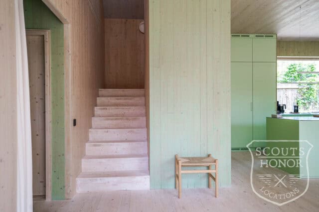 villa modern arkitektur skåne träbeklädnad grönt kök location sweden scoutshonor 071