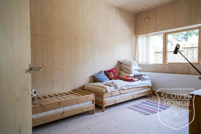villa modern arkitektur skåne träbeklädnad grönt kök location sweden scoutshonor 074