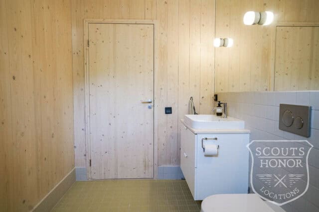 villa modern arkitektur skåne träbeklädnad grönt kök location sweden scoutshonor 075