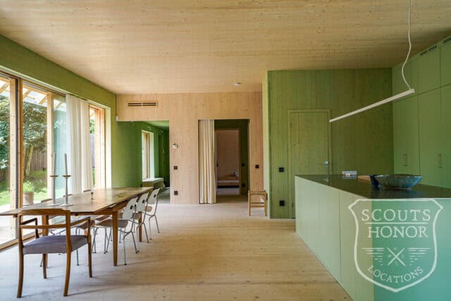 villa modern arkitektur skåne träbeklädnad grönt kök location sweden scoutshonor 078
