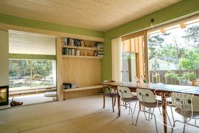 villa modern arkitektur skåne träbeklädnad grönt kök location sweden scoutshonor 086